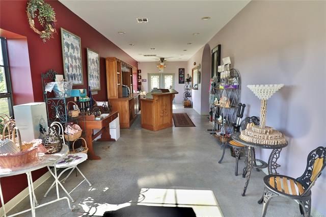 7374 W 51st St, Tulsa, OK 74107